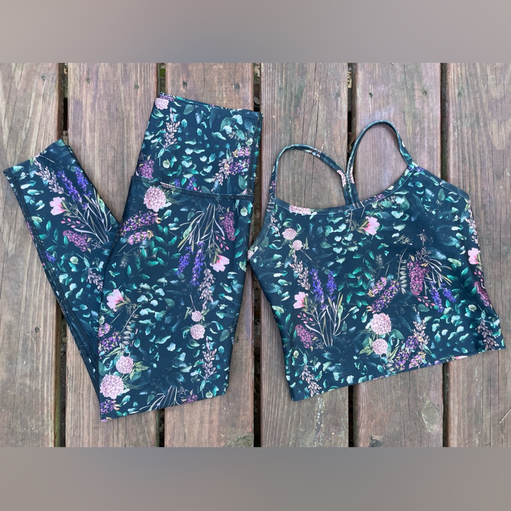 Beyond Yoga Floral Sports Bra and Leggings Set - Green and Purple